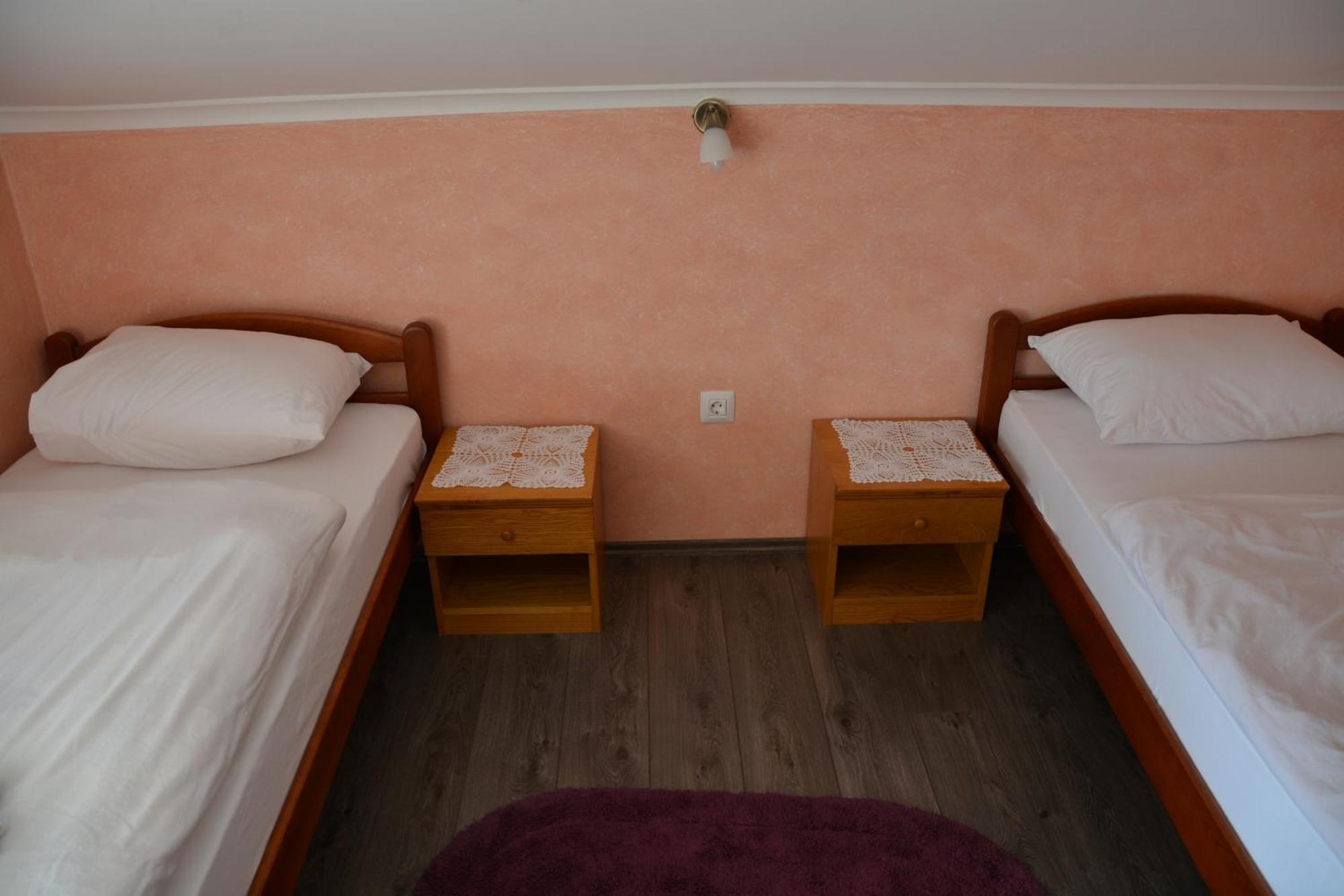 Motel Most Ljubuški Стая снимка